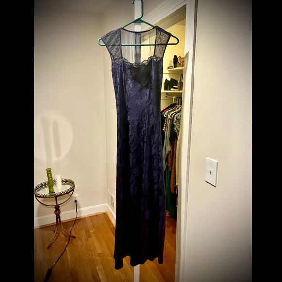 🦋SOLD🦋Beautiful navy Victoria’s Secret silk and mesh floral gown - Picture 4 of 5